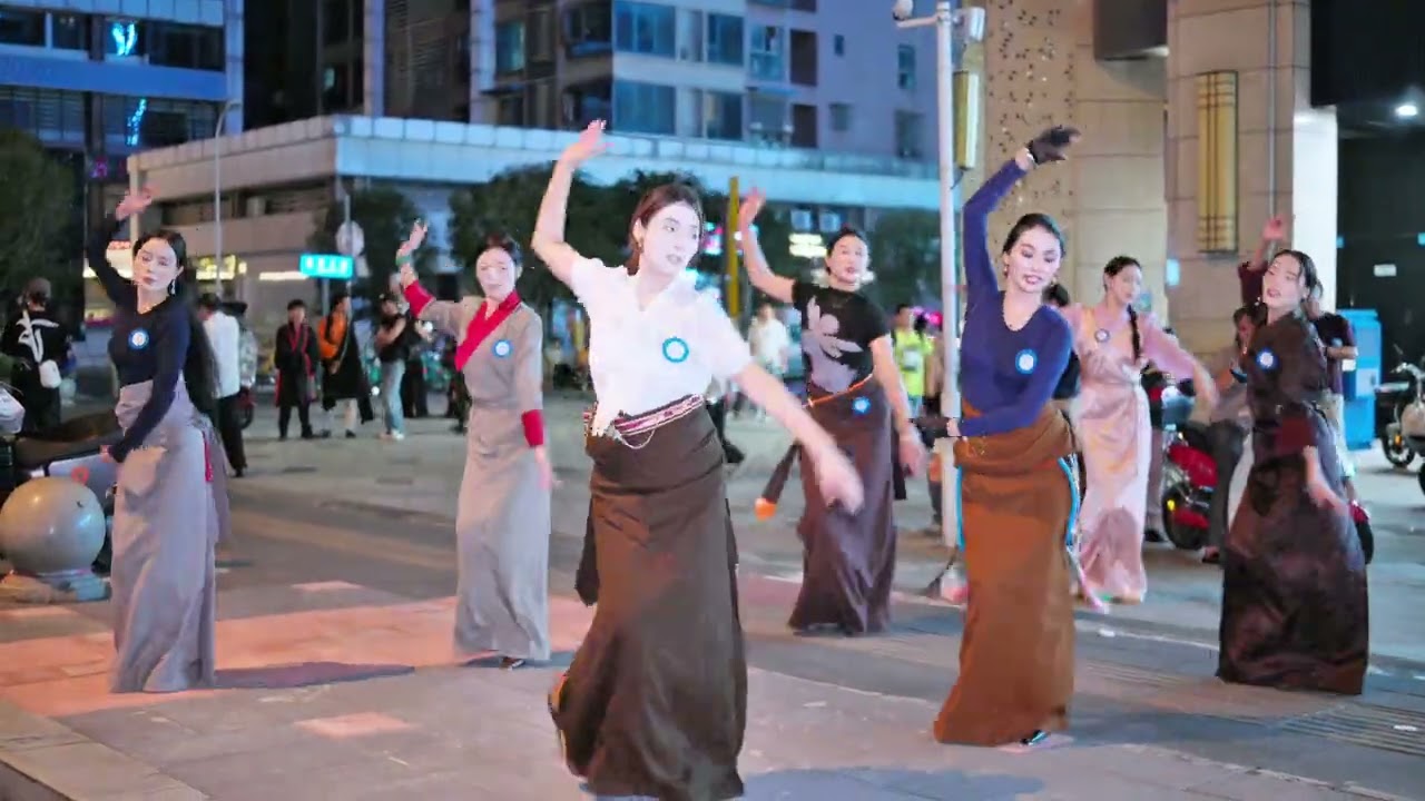 Fantasitic Tibetan Dance: Qiusang Zhuore 7 Girls 'Confer' 优秀锅庄舞：秋桑卓热7仙女《授予》