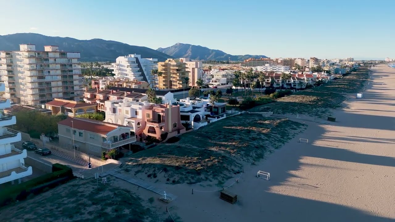 Playa de Xeraco desde el aire | Un recorrido completo por su costa y el Riu Vaca - Drone 4K