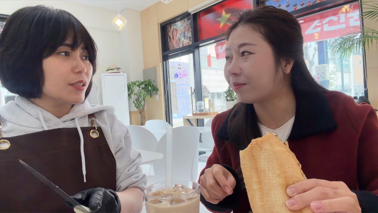 Thưởng Thức Bánh Mỳ ,Trà Sữa Quán Em Trang.