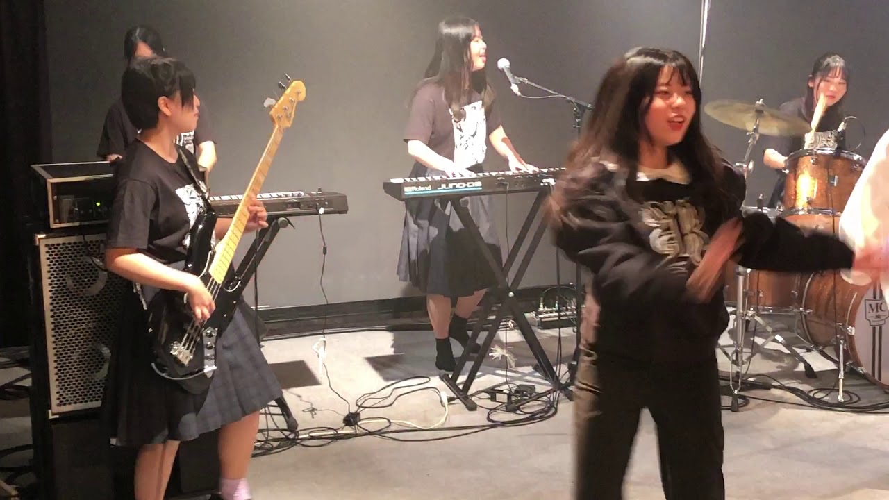 SATURDAY NIGHT ( Bay City Rollers) covered by Japanese High School students.
