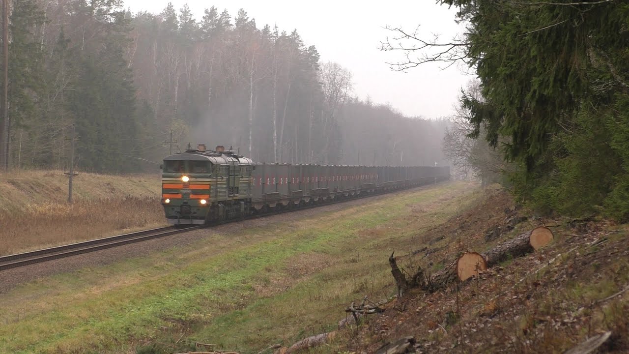 Тепловоз 2ТЭ10МК-3571 с идентичными вагонами и долгое приветствие / Loco with identical carriages
