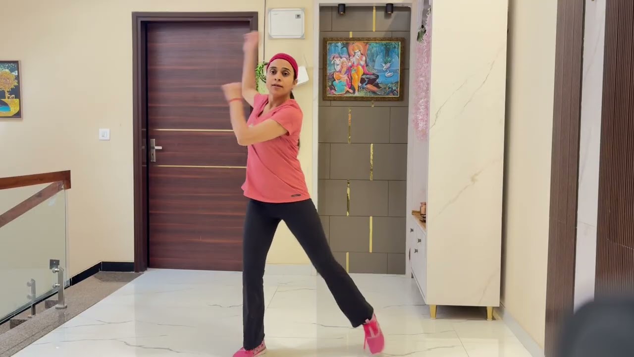 Woman’s Zumba dance at home 10 minutes Bollywood songs