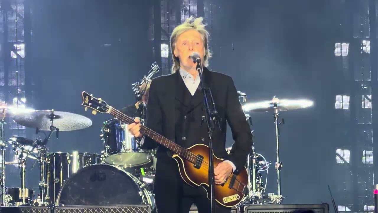 Paul McCartney - Help! (The Beatles song) LIVE (4K)