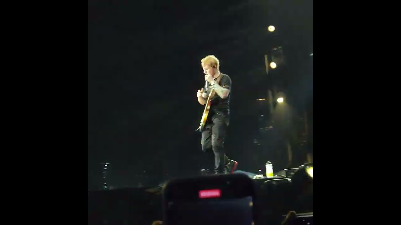 'Thinking out loud' by Ed Sheeran LIVE at Mumbai 2024