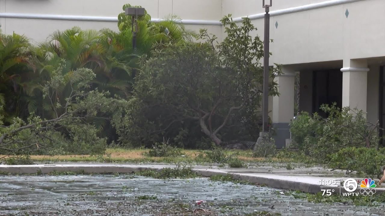 EF1 tornado tears through Hobe Sound