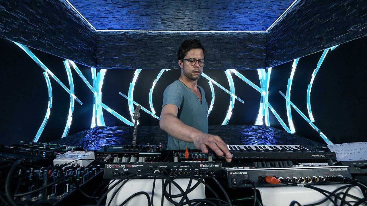 VSNZ BOX :: KAUFMANN LIVE (Club)