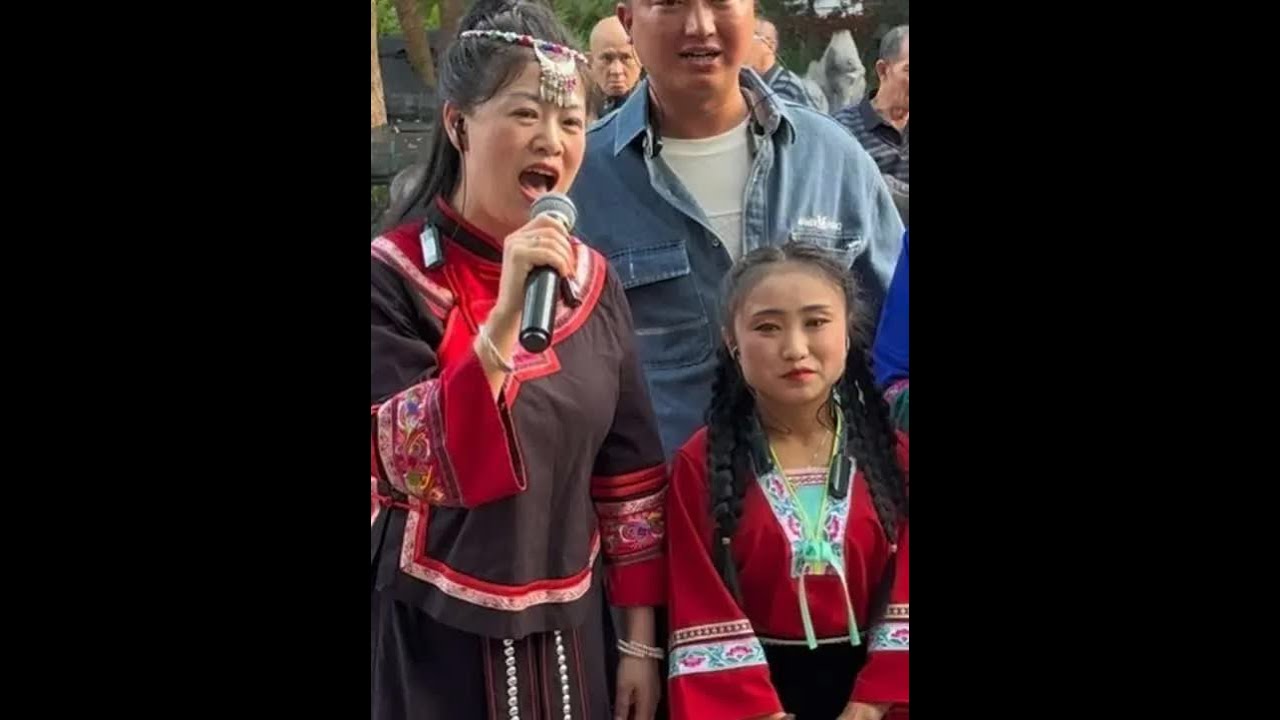 山歌为你唱祝福#山歌 #山歌热门推送 #少数民族风情 #民族特色民族文化 #鱼峰山公园山歌对唱