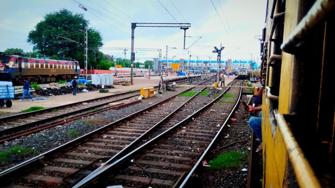 Grand Entry KHURDA ROAD JN 17480 Tirupati - Puri Express.||Itz Vlogger Pintu||