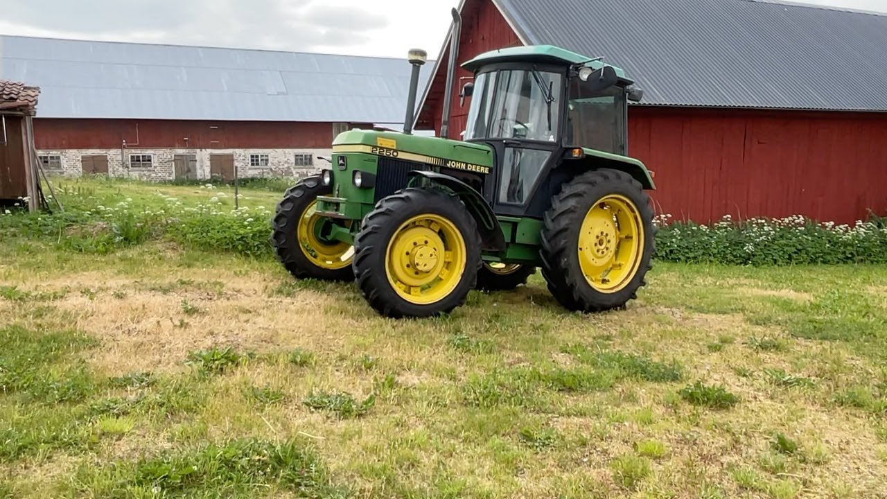 Köp Traktor John Deere 2250 på Klaravik
