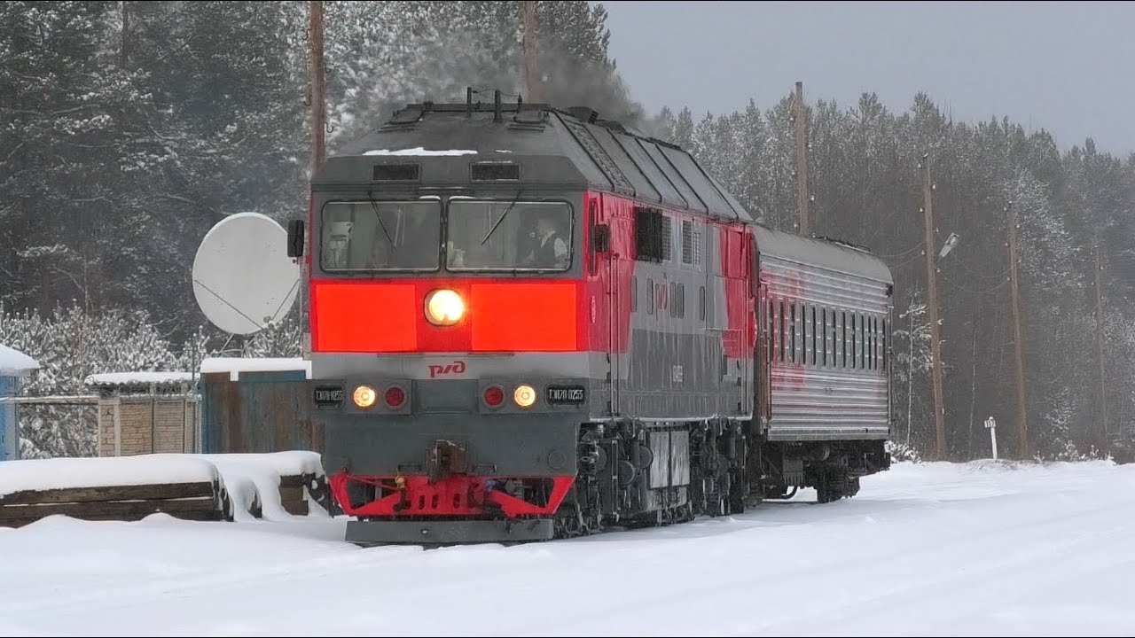 ТЭП70-0255 с пригородным поездом Серов - Карпунино на станции Усть-Березовка