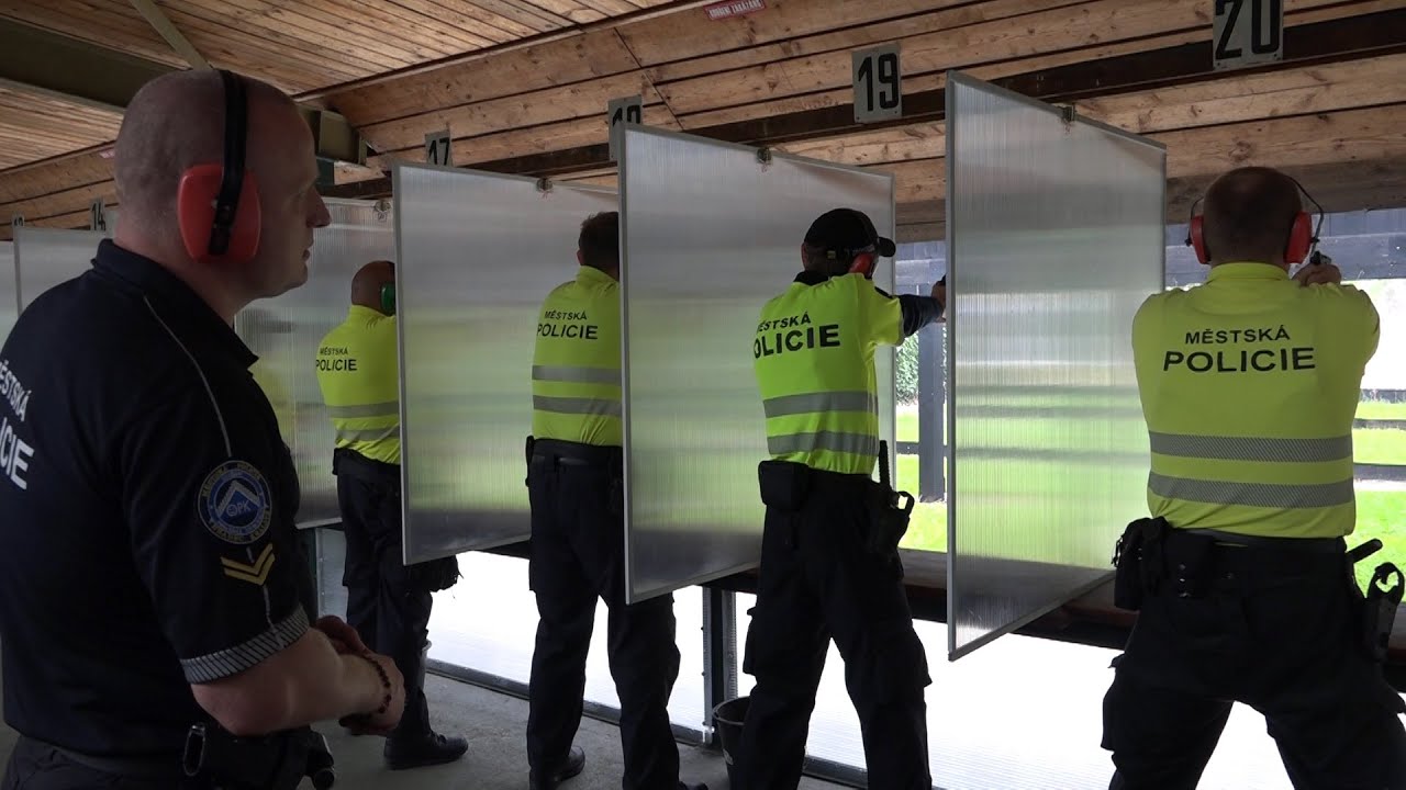 Střelecká příprava strážníků Městské policie Hradec Králové