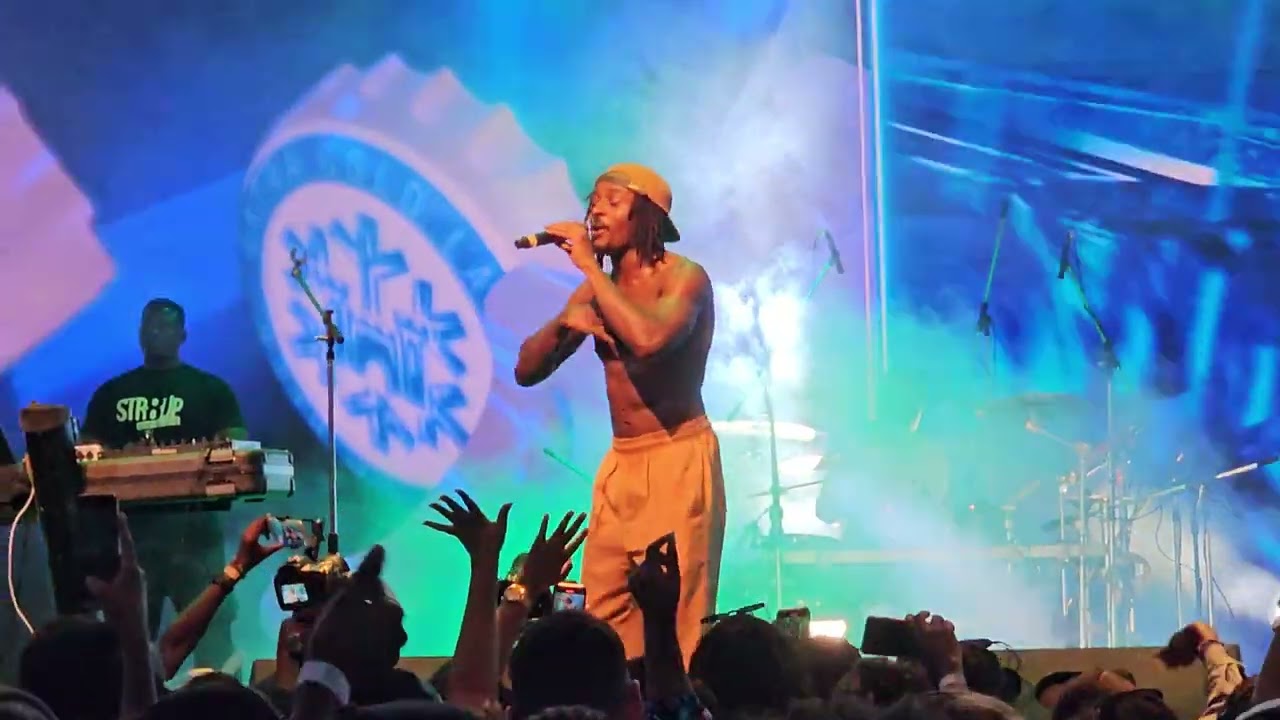 Sauti sol takes Pictures with the fans in Tanzania after performing 'Lil Mama & Suzanna'.  #sautisol