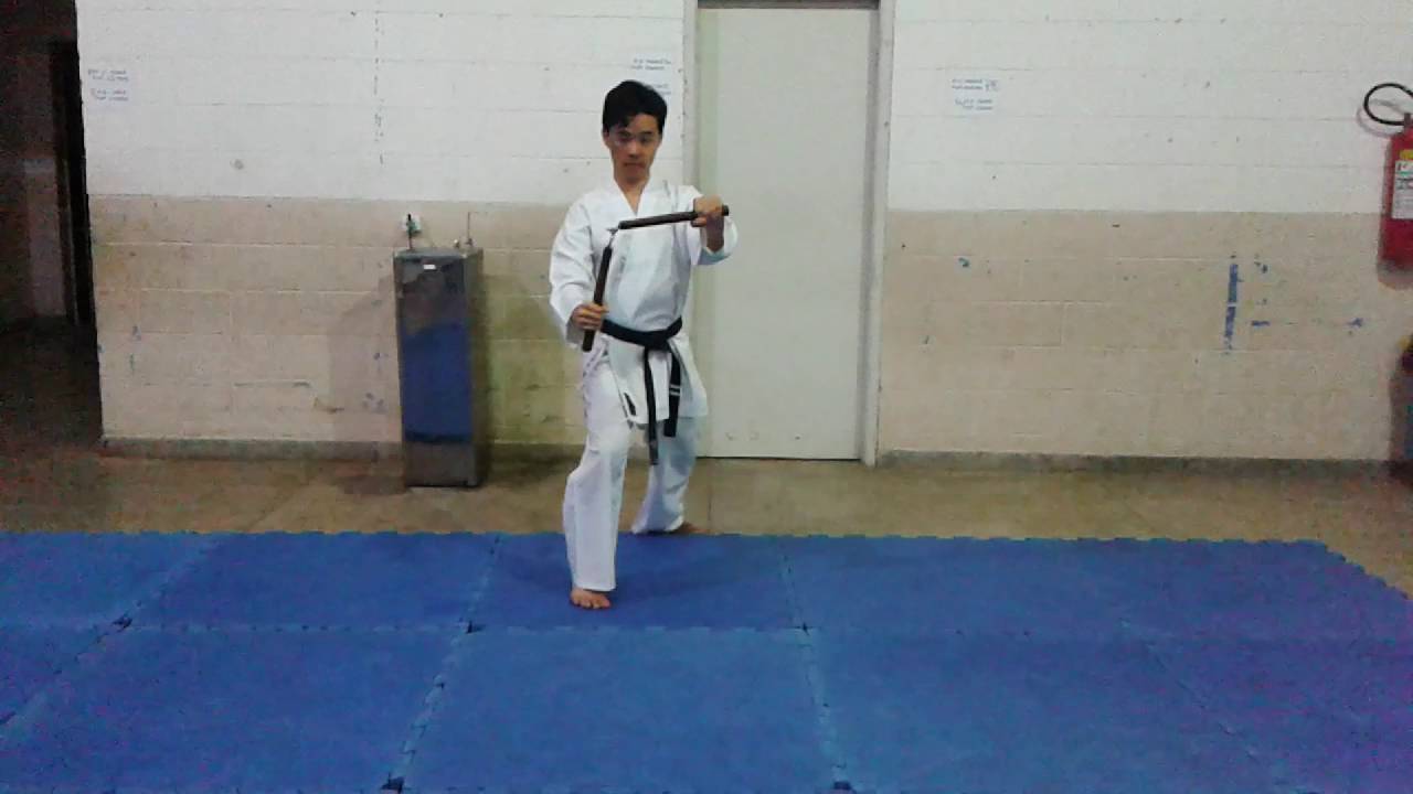 Kata Maezato no Nunchaku (faixa branca)