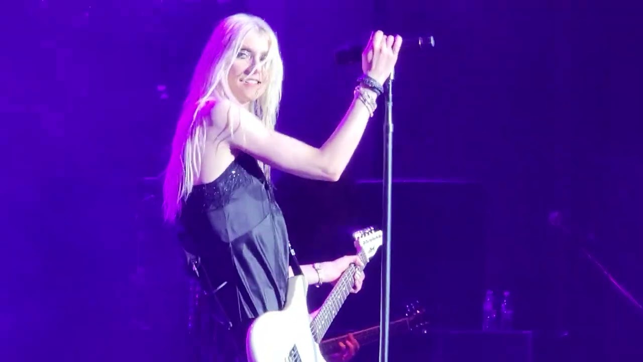 The Pretty Reckless - Take Me Down - Live PNC Bank