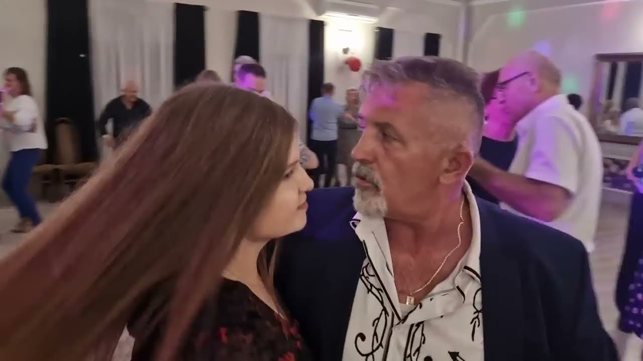 7 października 2023 MŁODA TANCERECZKA kroku nie odstępuje! Z każdym pięknie TAŃCUJE!