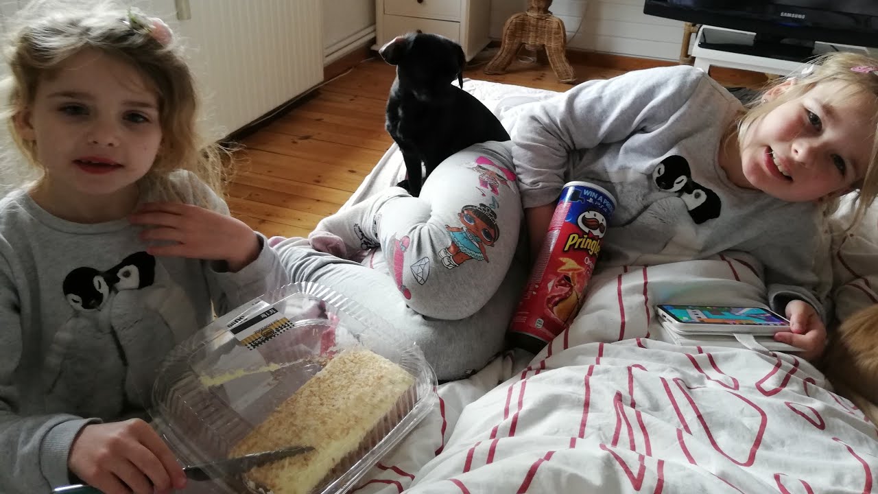 SanneVilleFamily❤️Sofia er lækkersulten 🥧🥠🥤🤪