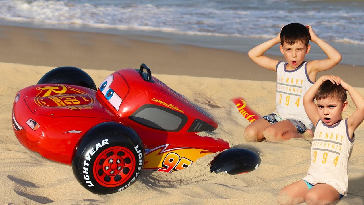 Lightning McQueen stuck in the sand on the beach Funny stories about cars | Toys 2 Boys