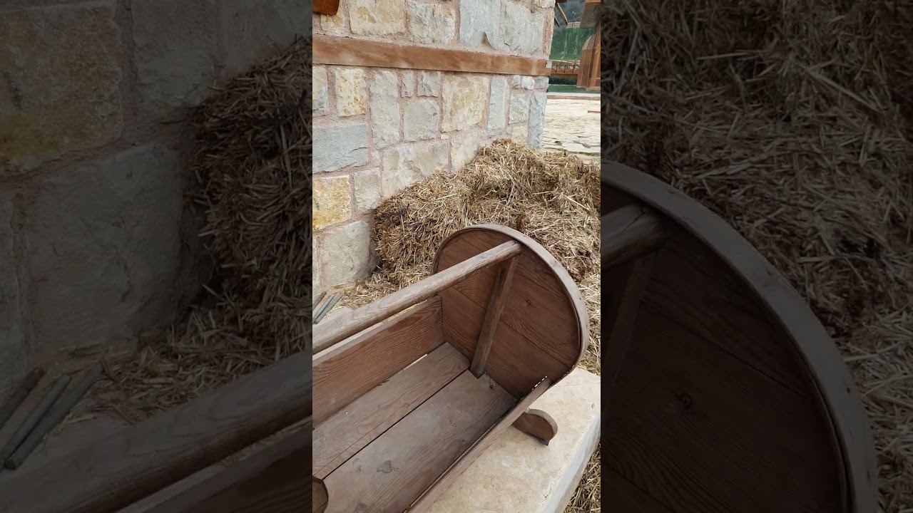 &Uuml;sk&uuml;dar Belediyesi &Ccedil;ocuk K&ouml;y&uuml; - Nostaljik Ahşap Beşik