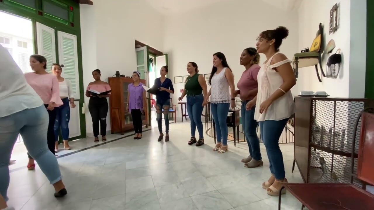 Luna Vocal Ensemble of Cuba Featuring Carol Steele on Conga