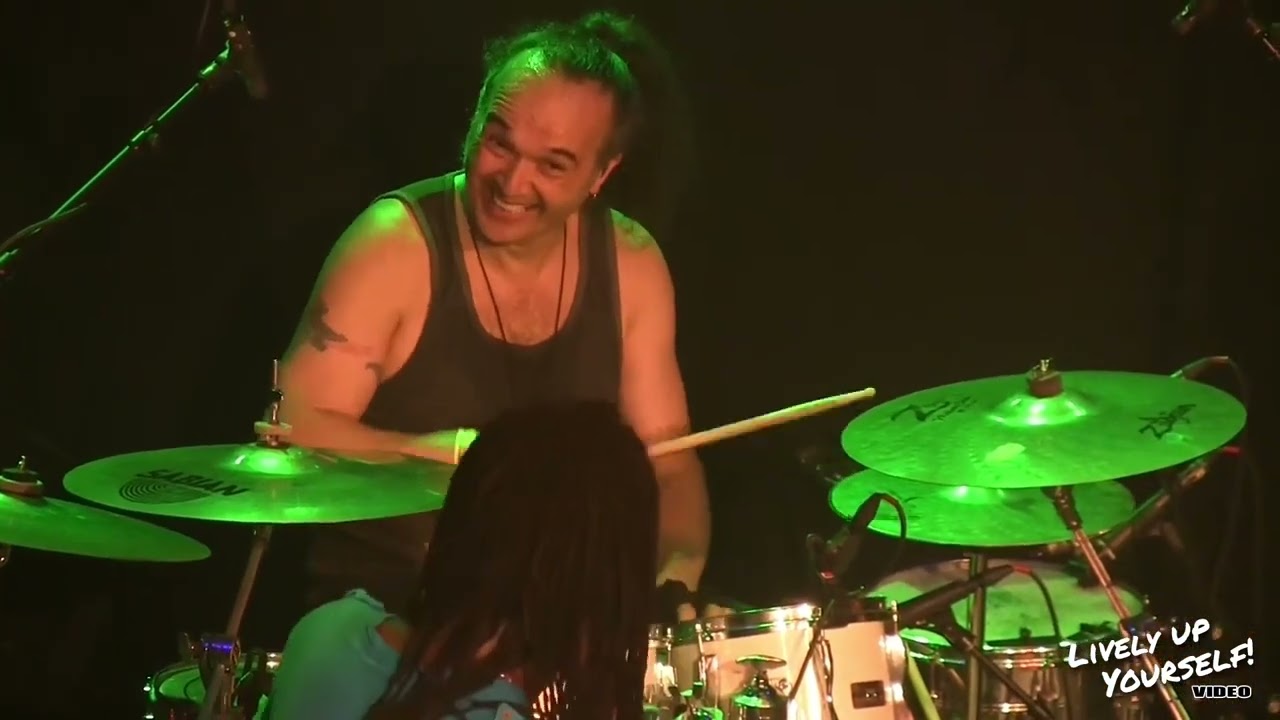 Reggaedrummer Steady Freddy Poncin  in Culture ft Kenyatta Hill - Two Sevens Clash
