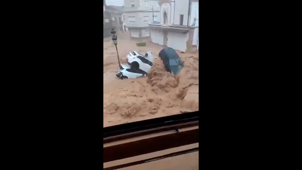 Flash floods hit Spanish town