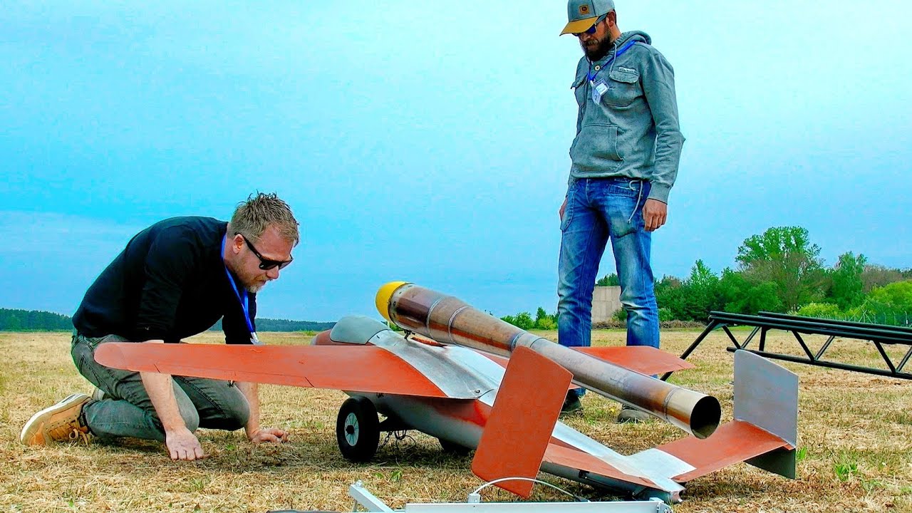 VERY HUGE AND LOUD PULSE ENGINE JET HEINKEL HE-162 PULSO SCALE 1:3.5 MODEL AIRCRAFT / MAIDEN FLIGHT