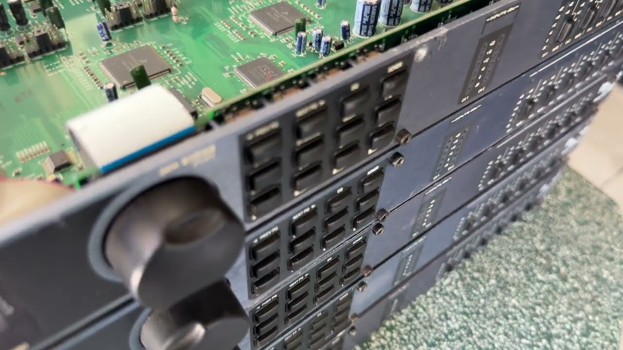 tiếp tục hàng về với crossover dbx 260 xịn 110v & 220v Zalo:0867505079