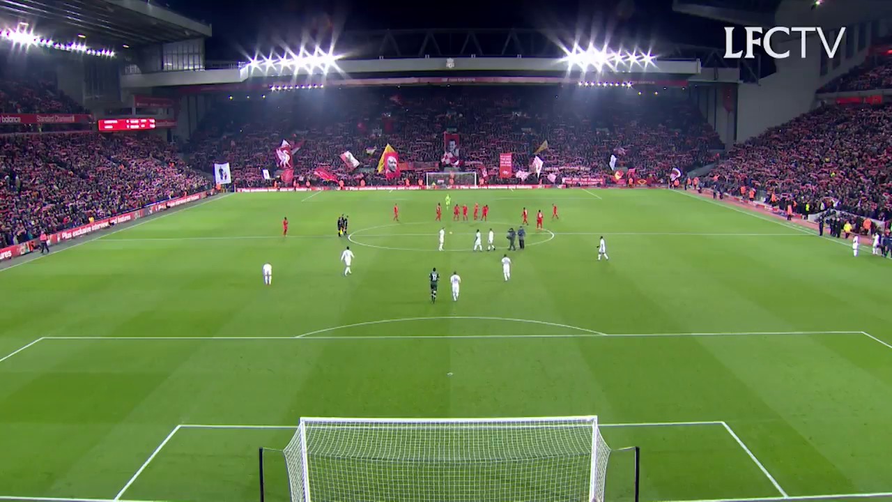 El imponente minuto de silencio en Anfield, tras la tragedia del Chapecoense