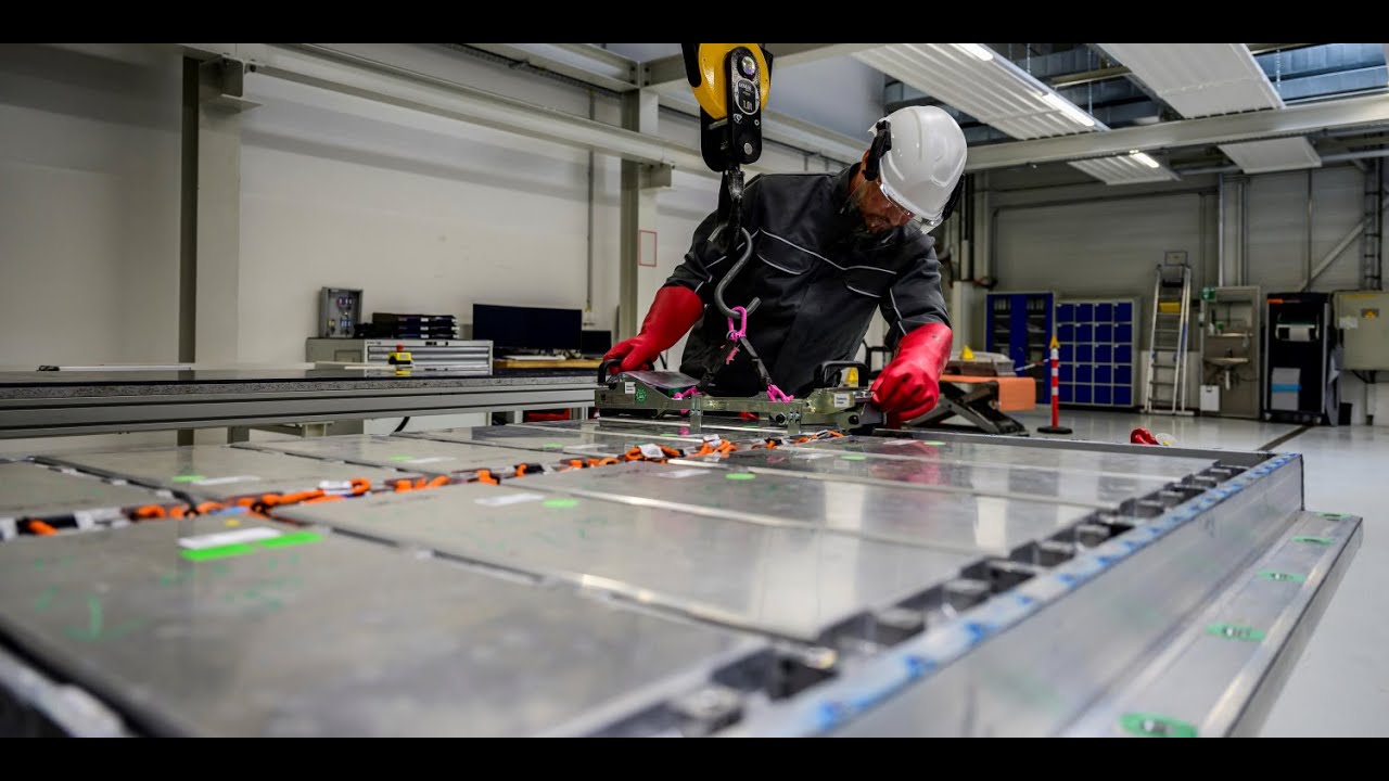 Hauts-de-France : Douvrin inaugure la première giga-usine de batteries électriques en France