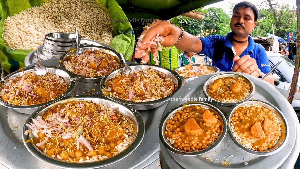₹20 Unlimited Ghugni Aloo Dum Muri Kolkata FAMOUS Street food India