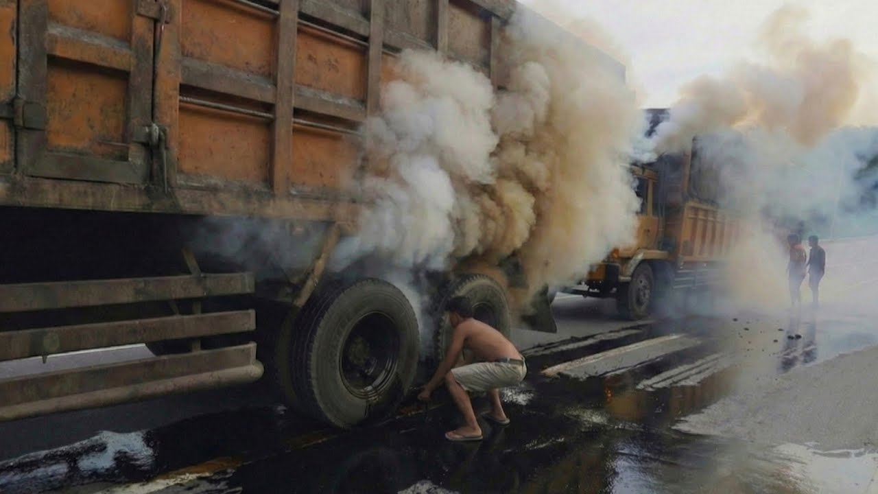 Detik Detik Gardan Truck Jebol Di Bukit Kodok