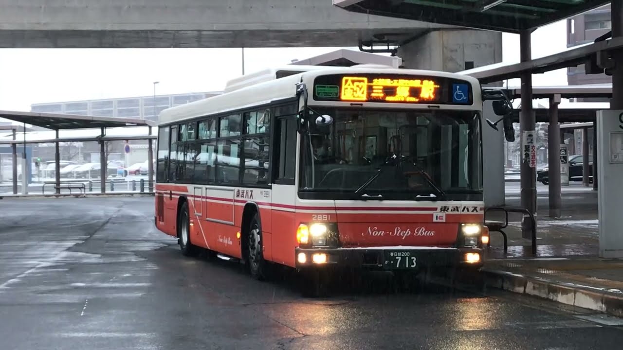 [雪] 東武バスセントラル いすゞエルガ 2891号車 金52 三郷駅行き 三郷中央駅にて [QPG-LV234L3]