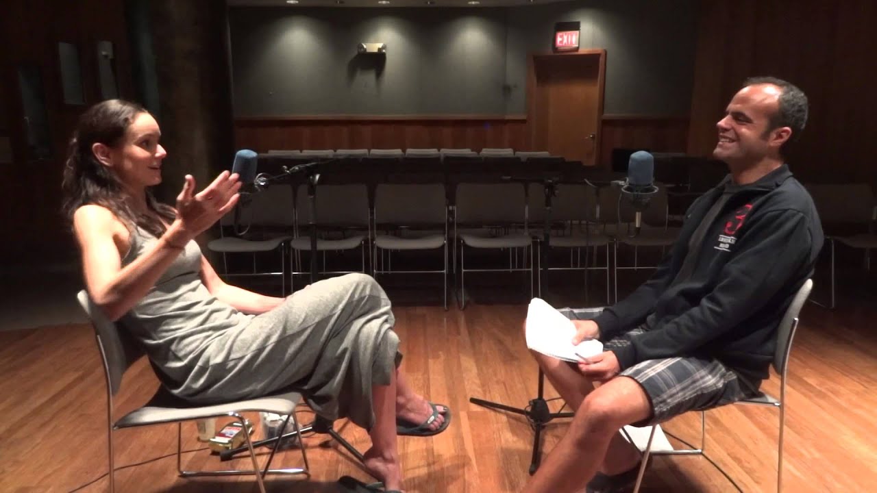 Walking Dead's Sarah Wayne Callies with Honolulu, Hawaii radio host Dave Lawrence -- part 1