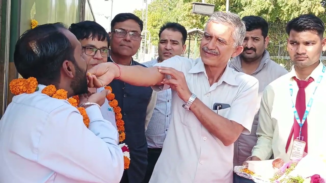 महाकालेश्वर दर्शन के लिए हुए वरिष्ठ नागरिक दल रवाना हुए