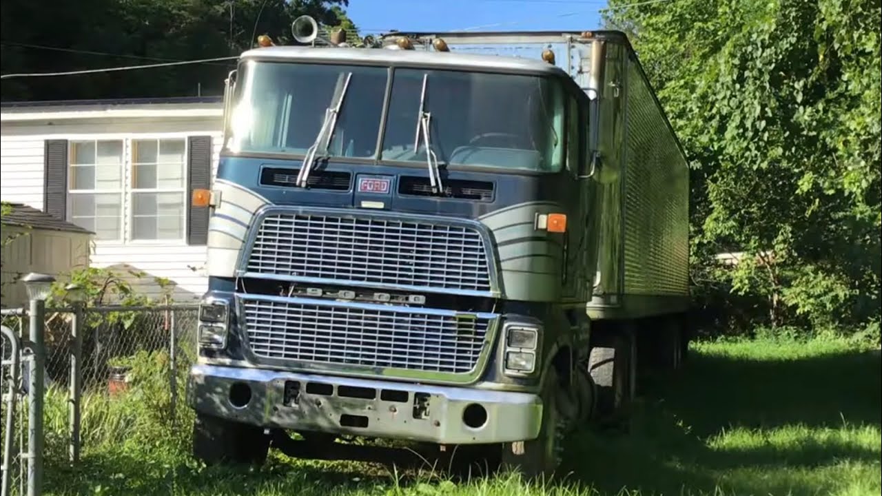 Truck overview of - 1978 Ford CL 9000