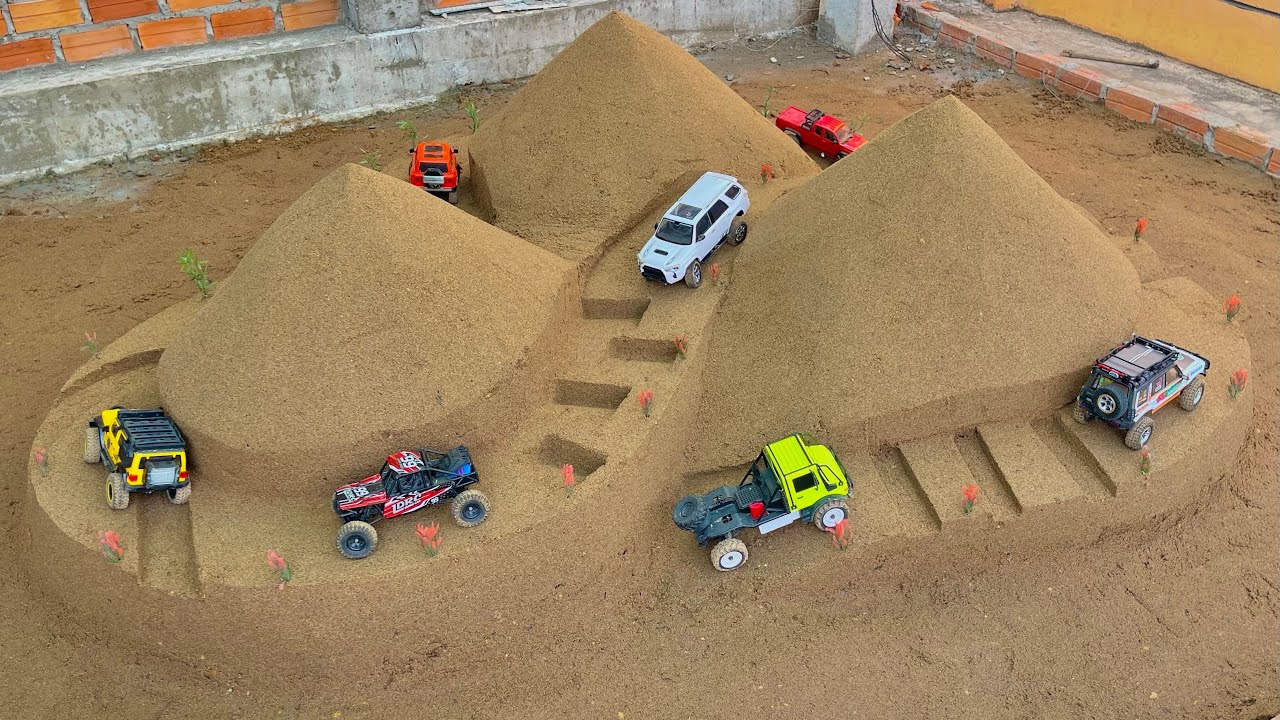 RC Off-Road Mountain Challenge – Who Will Conquer the Sand Hills? 🏔️🚗
