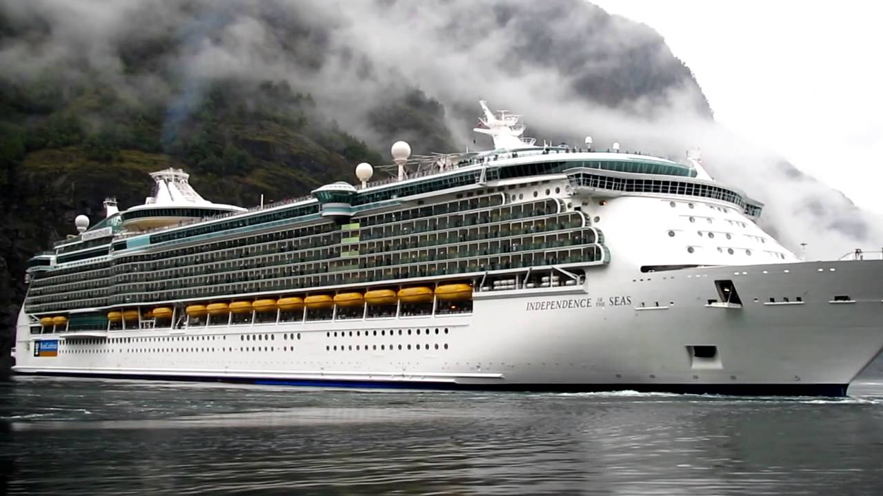 Independence of the Seas does a 180 turn in SMALL Norwegian fjord