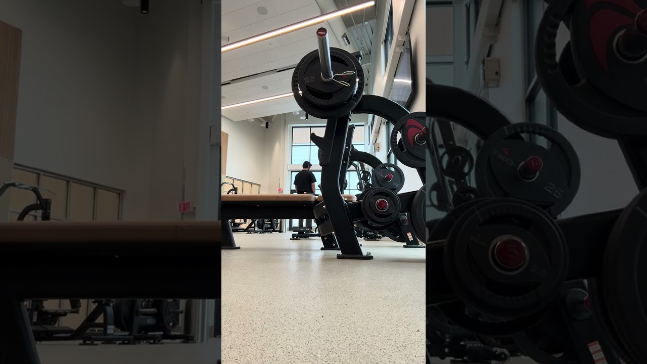 Chest workout bench press #hustleandmotivate #nevergiveup #gym #trustingod #youvsyou 
