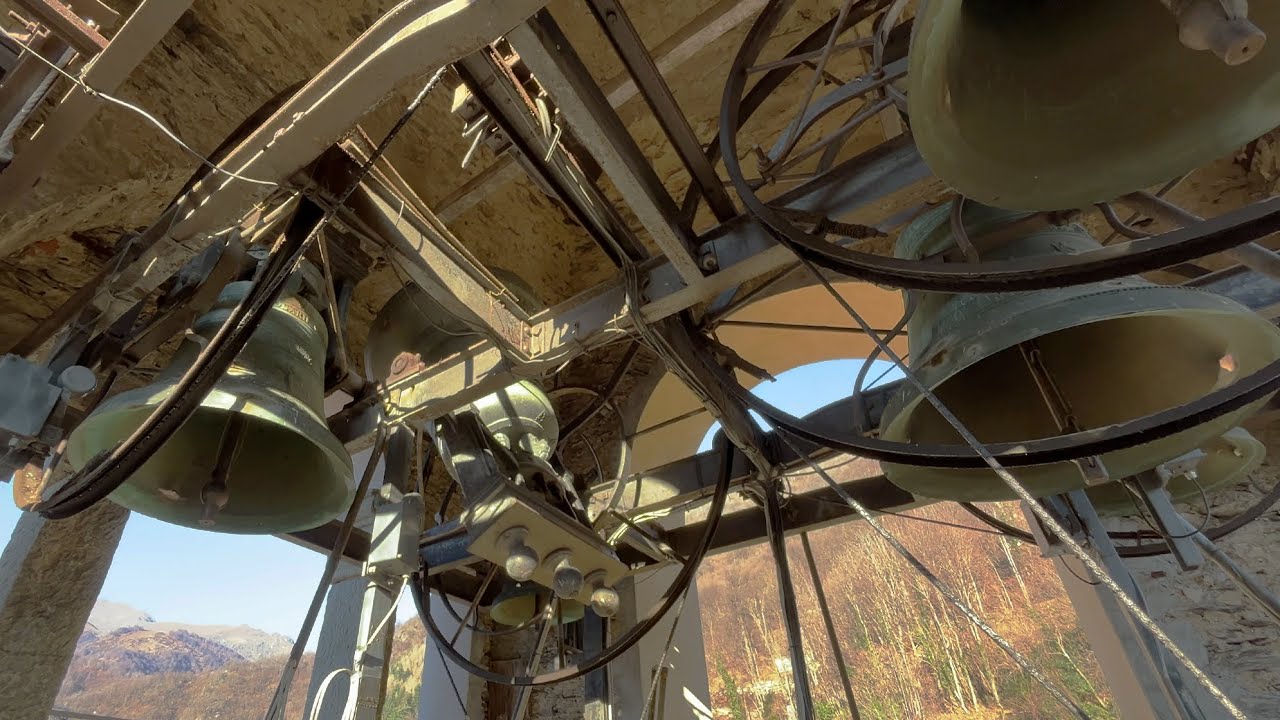 Италия [4K] Звон колоколов в Лореглии в честь праздника младенца Иисуса