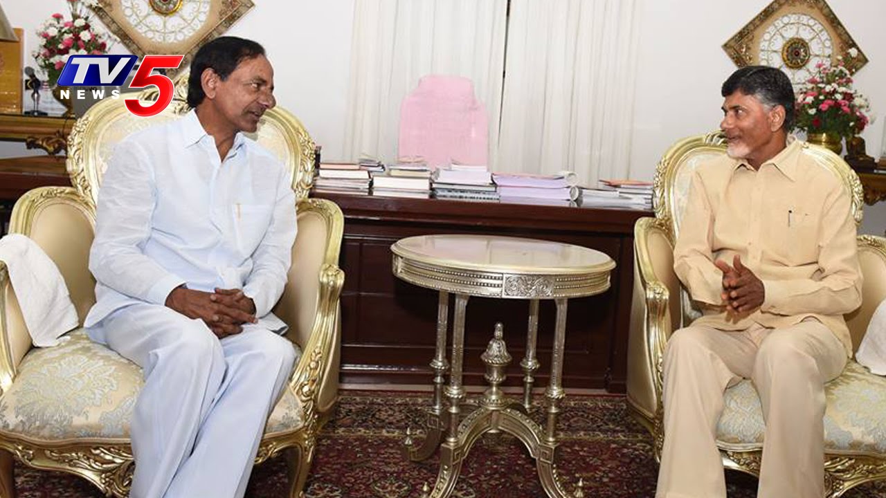 KCR Meets Chandrababu | Invites For Ayutha Chandi Yagam | TV5 News