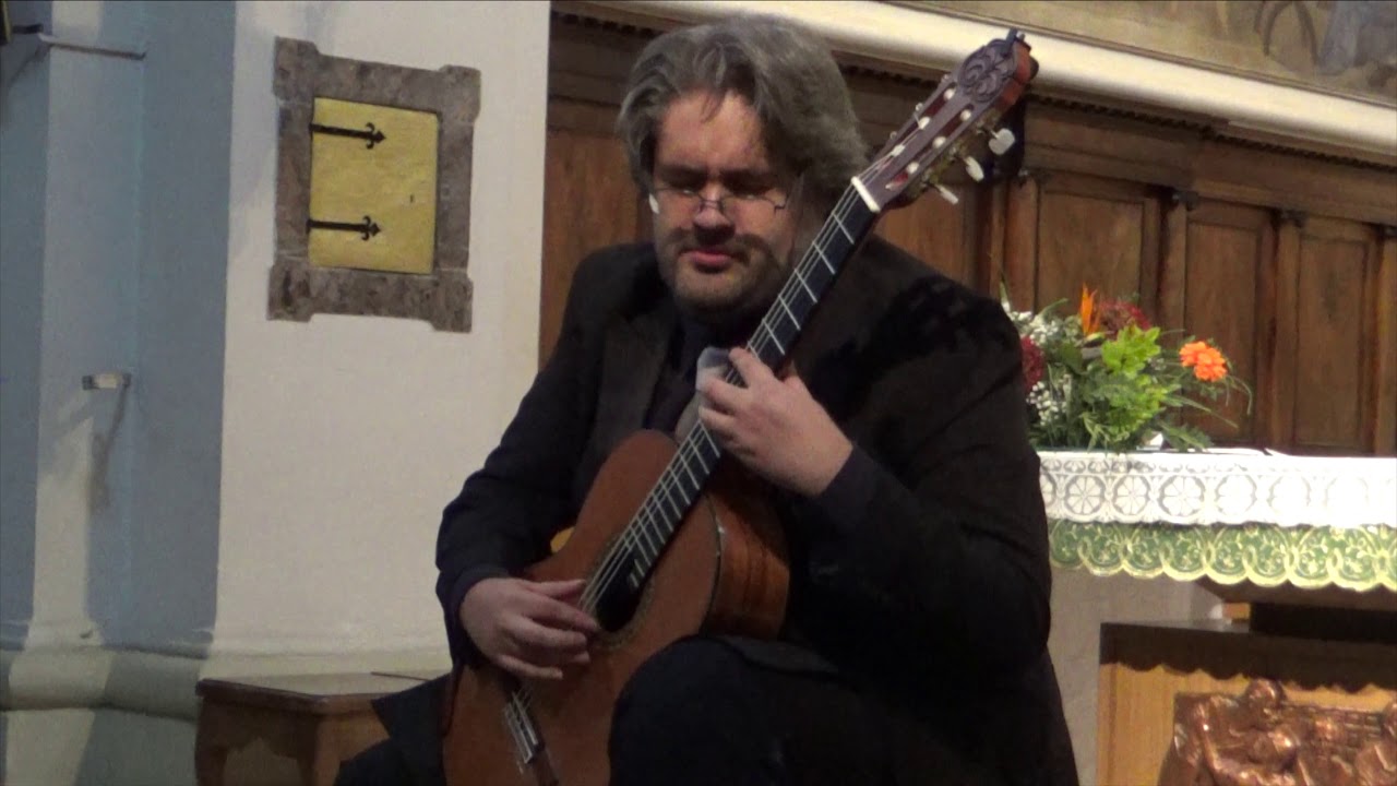 Serenata española - J. Malats (1872-1912) played by Alejandro Córdova.