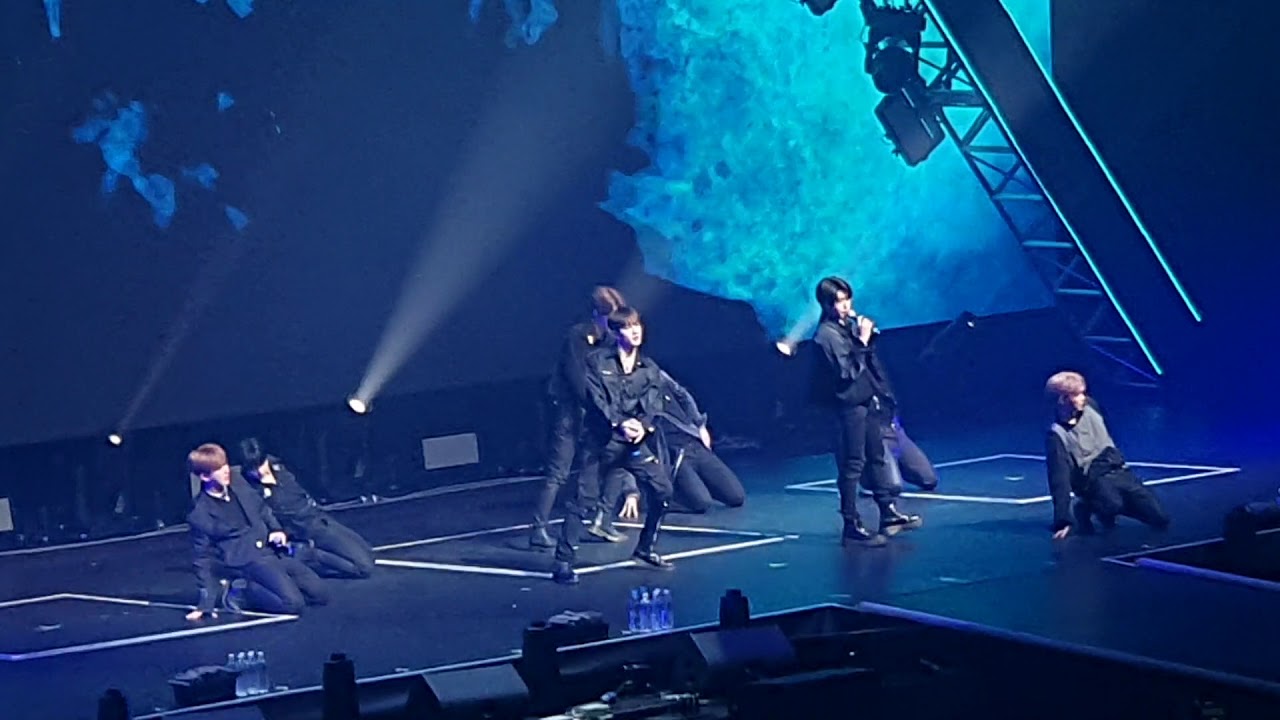 [20191110] KAMP Singapore Day 2 - Stray Kids - District 9