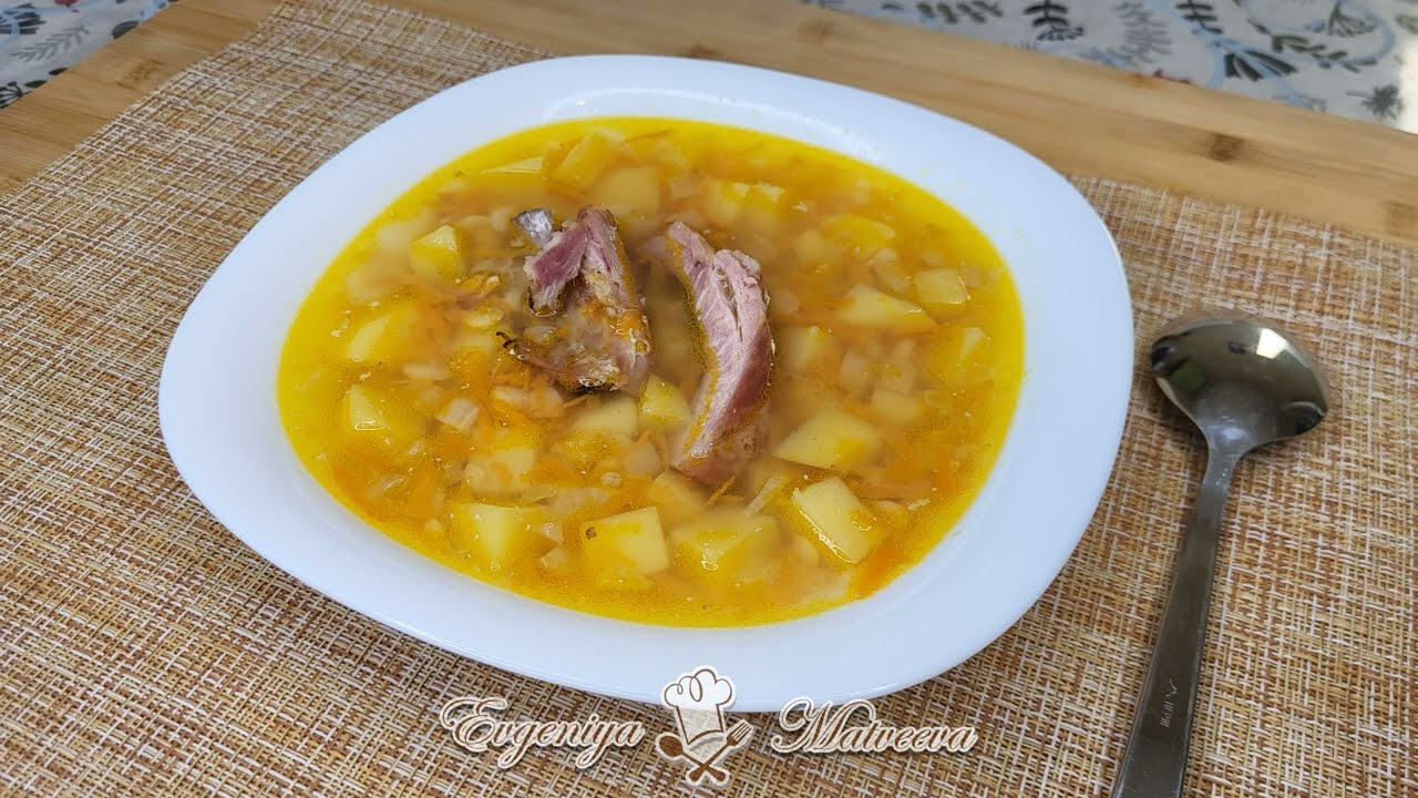Вкусный и ароматный гороховый суп с копчеными ребрышками в мультиварке