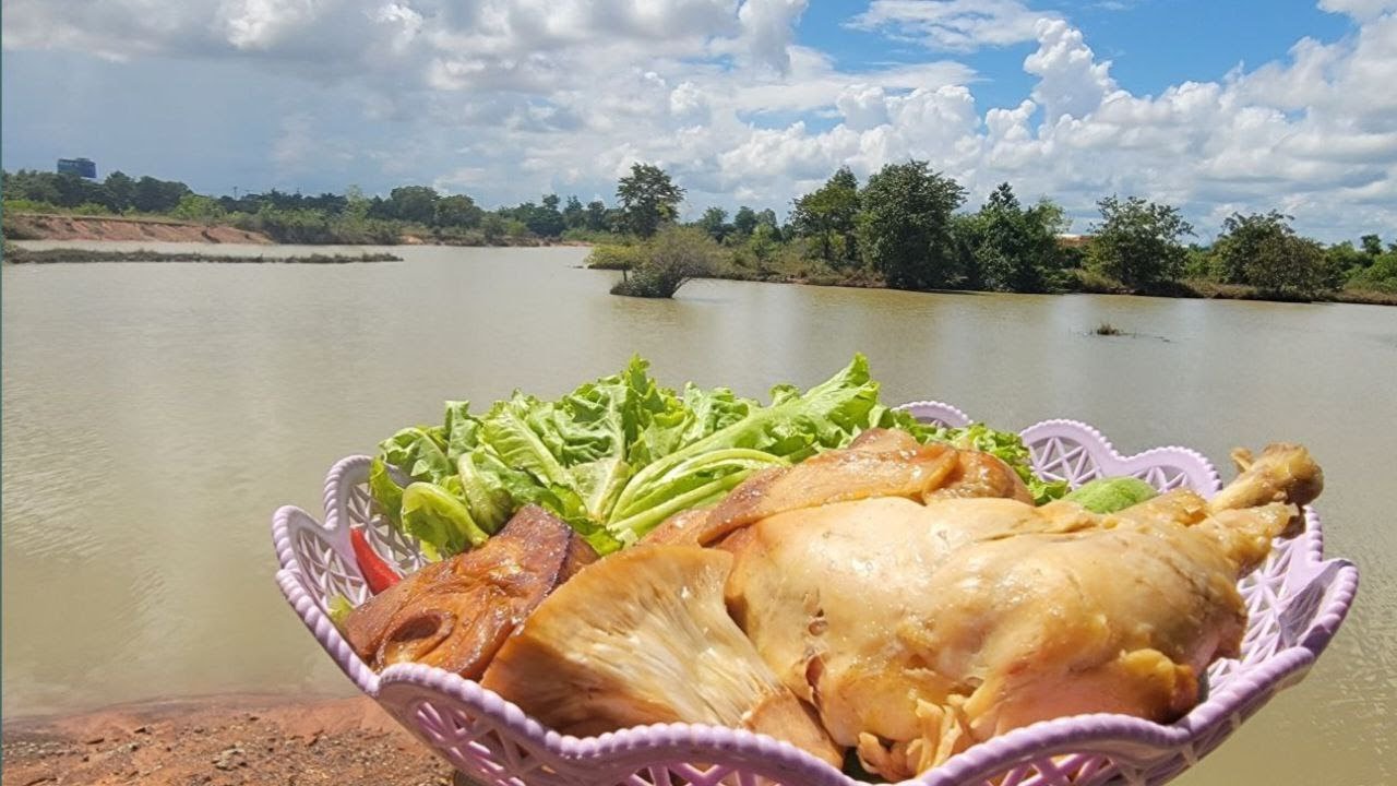 Roasted chicken Coca with jackfruit sauce