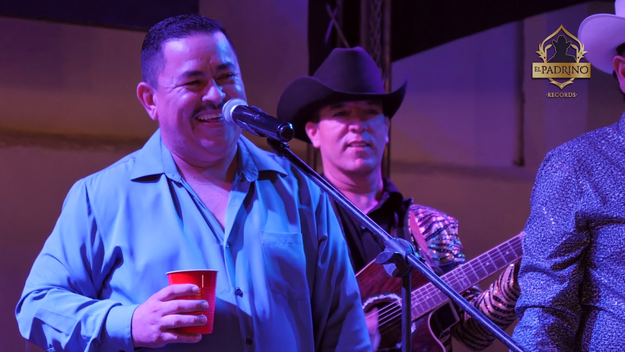 El Tigrillo Palma ft.  Los Gallitos de Chihuahua - Ojitos Negros
