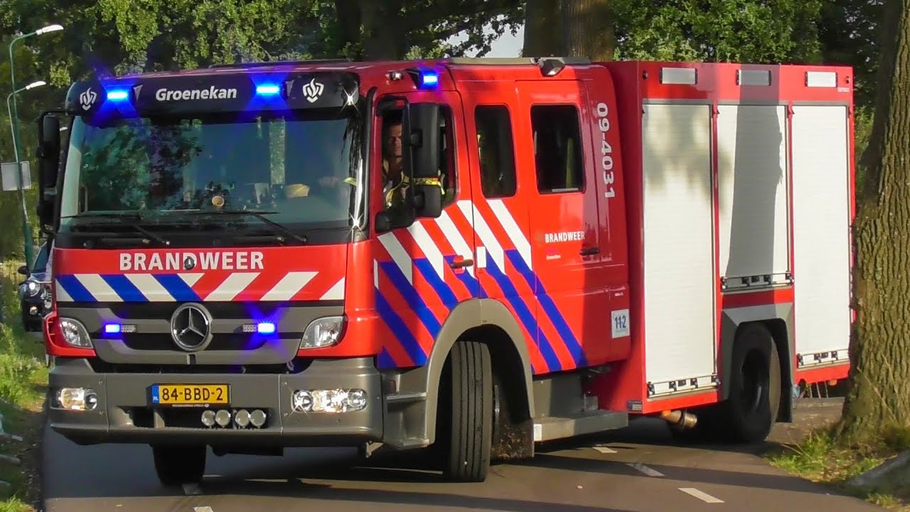 [Primeur] Brandweer Groenekan [tankautospuit] 09-4031 met spoed naar een middelbrand in Maartensdijk