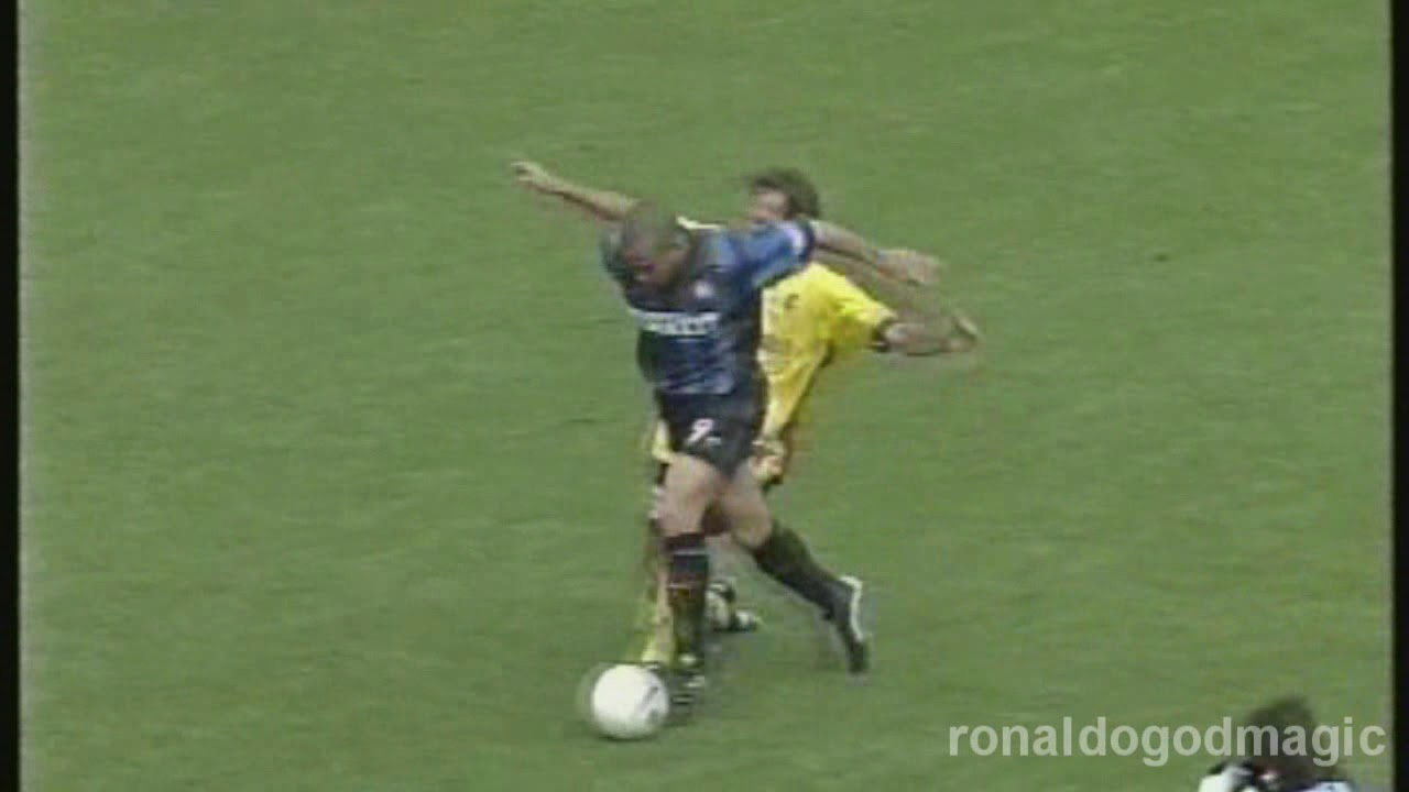 98/99 Home Ronaldo vs Bologna