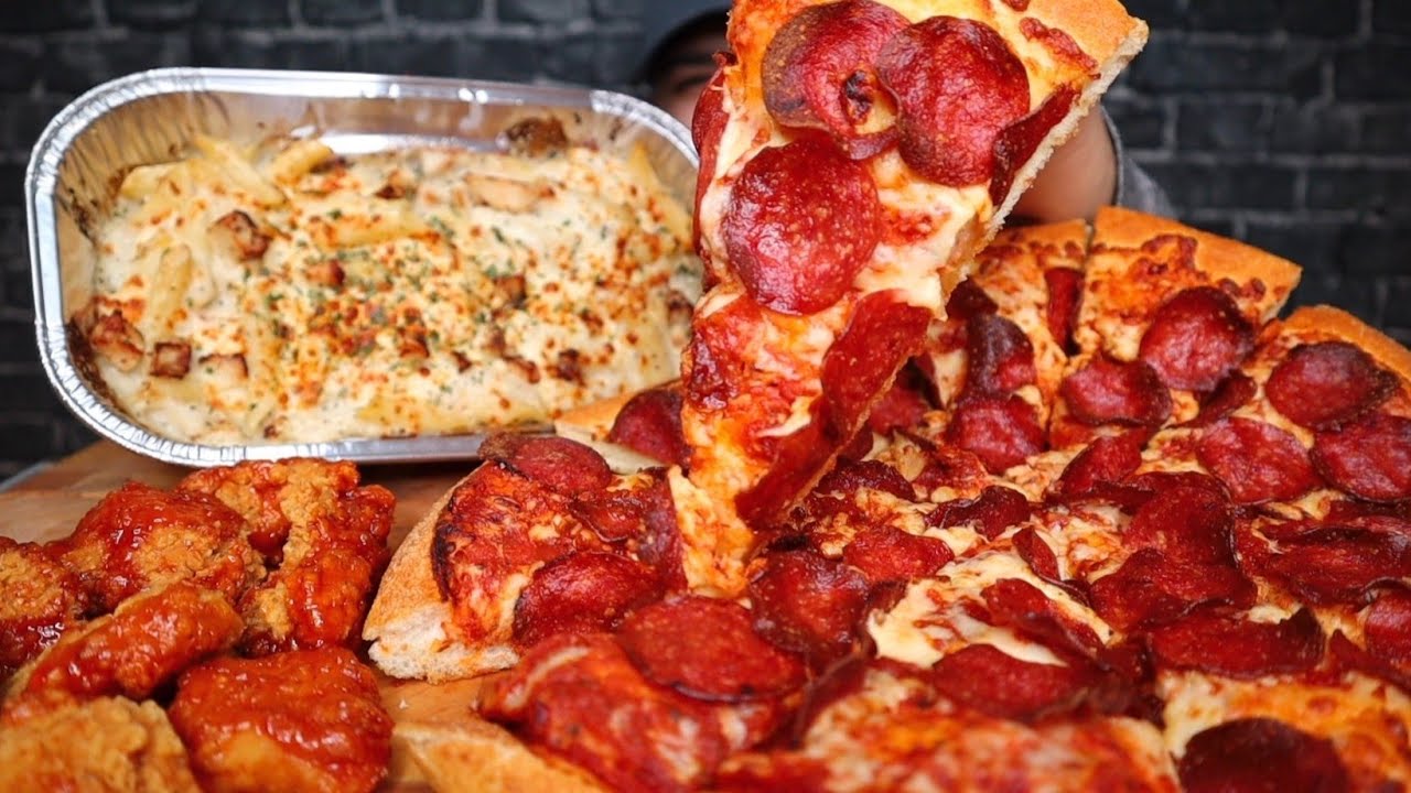 (ASMR NO TALKING) EATING PIZZA HUT PEPPERONI AND CHEESE PIZZA, HONEY BBQ TENDERS, & CHICKEN ALFREDO