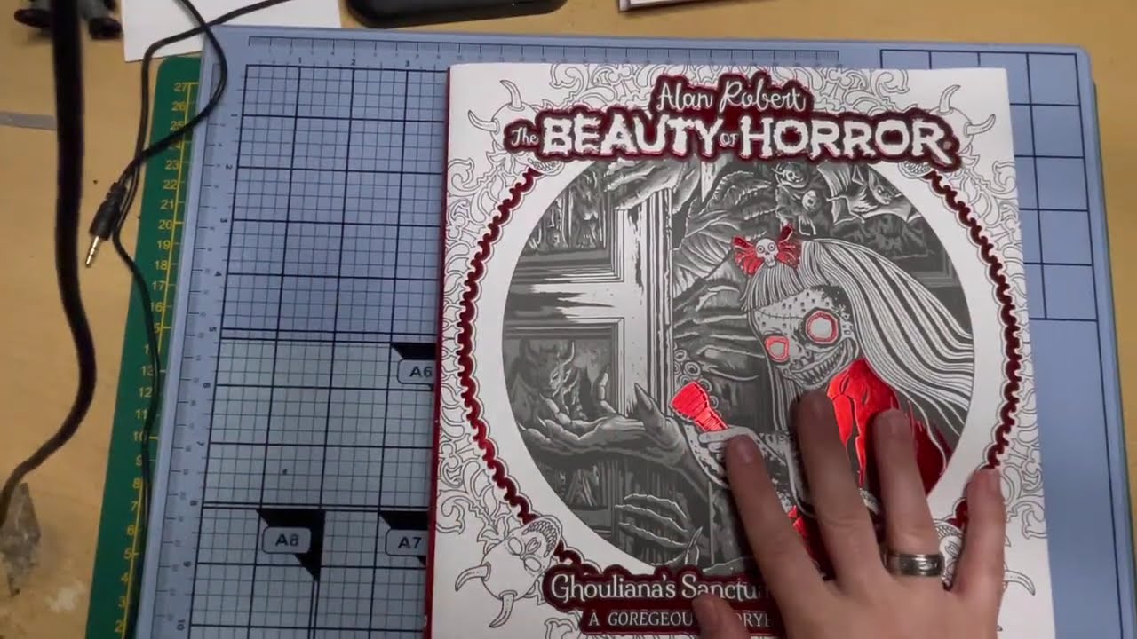 Présentation de 3 livres de coloriages sur le thème de l’horreur 
