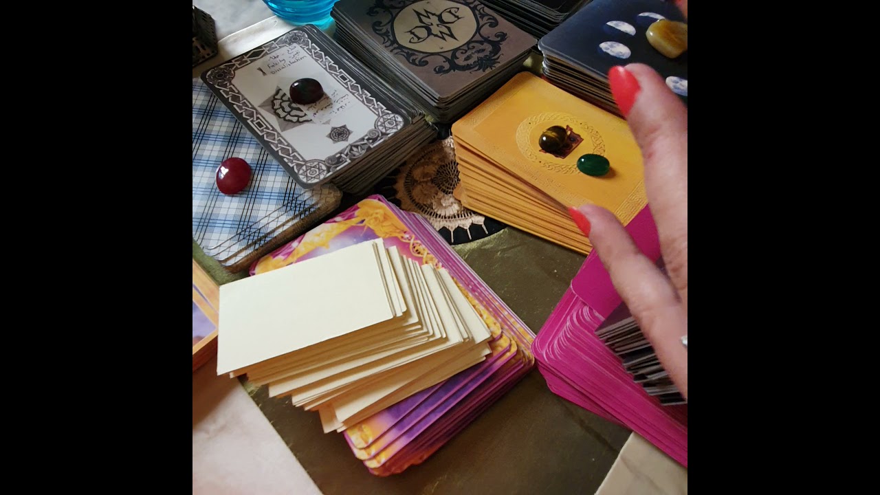 🎟🎫 جولة سريعة لمجموعة كروت التاروت و الأوراكل الخاصة بى. # تاروت #أوراكل #tarot #tarot_cards #oracle